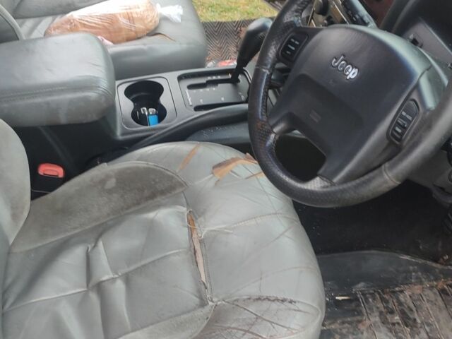 Серый Джип Гранд Чероки, объемом двигателя 2.7 л и пробегом 300 тыс. км за 3574 $, фото 11 на Automoto.ua