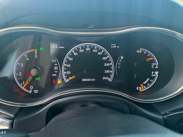 Серый Джип Гранд Чероки, объемом двигателя 3 л и пробегом 266 тыс. км за 21000 $, фото 1 на Automoto.ua