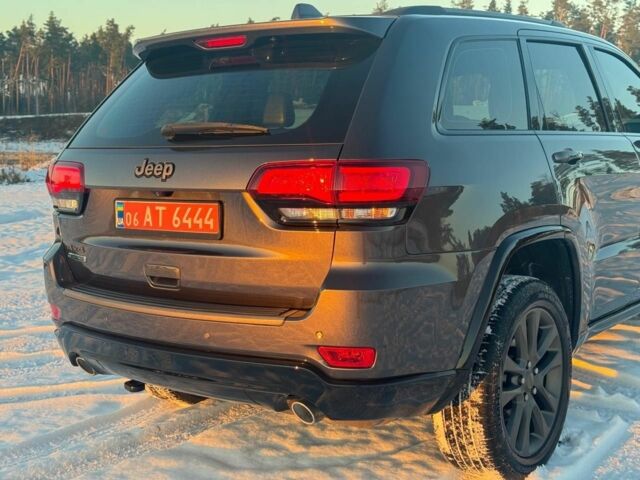 Серый Джип Гранд Чероки, объемом двигателя 3 л и пробегом 266 тыс. км за 21000 $, фото 4 на Automoto.ua