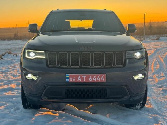 Серый Джип Гранд Чероки, объемом двигателя 3 л и пробегом 266 тыс. км за 21000 $, фото 2 на Automoto.ua