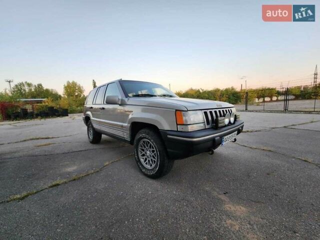 Сірий Джип Grand Cherokee, об'ємом двигуна 5.2 л та пробігом 93 тис. км за 6600 $, фото 1 на Automoto.ua
