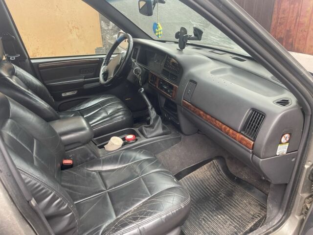 Серый Джип Гранд Чероки, объемом двигателя 2.5 л и пробегом 360 тыс. км за 3000 $, фото 2 на Automoto.ua