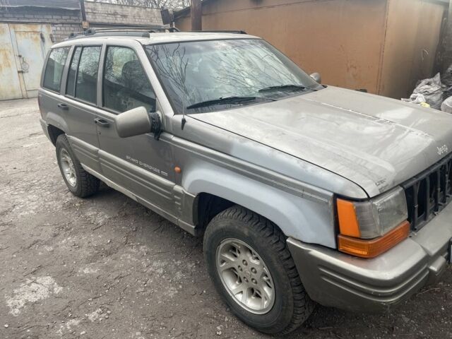 Серый Джип Гранд Чероки, объемом двигателя 2.5 л и пробегом 360 тыс. км за 3000 $, фото 1 на Automoto.ua