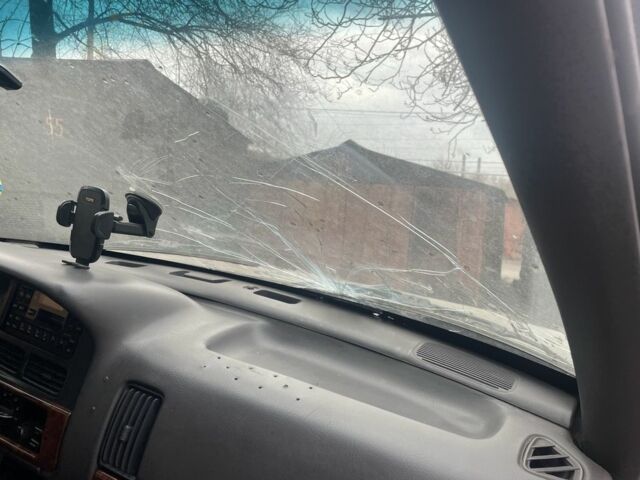 Серый Джип Гранд Чероки, объемом двигателя 2.5 л и пробегом 360 тыс. км за 3000 $, фото 3 на Automoto.ua