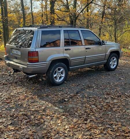 Сірий Джип Grand Cherokee, об'ємом двигуна 5.9 л та пробігом 216 тис. км за 10000 $, фото 1 на Automoto.ua