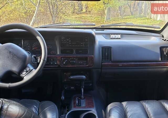 Сірий Джип Grand Cherokee, об'ємом двигуна 5.9 л та пробігом 216 тис. км за 10000 $, фото 16 на Automoto.ua