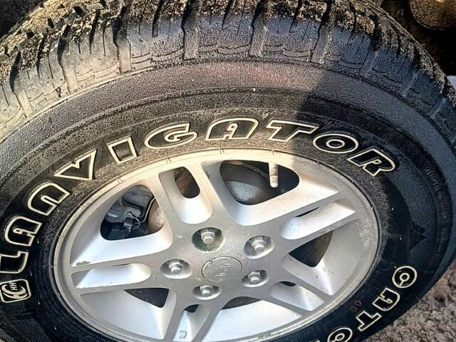 Серый Джип Гранд Чероки, объемом двигателя 3.1 л и пробегом 300 тыс. км за 5800 $, фото 4 на Automoto.ua