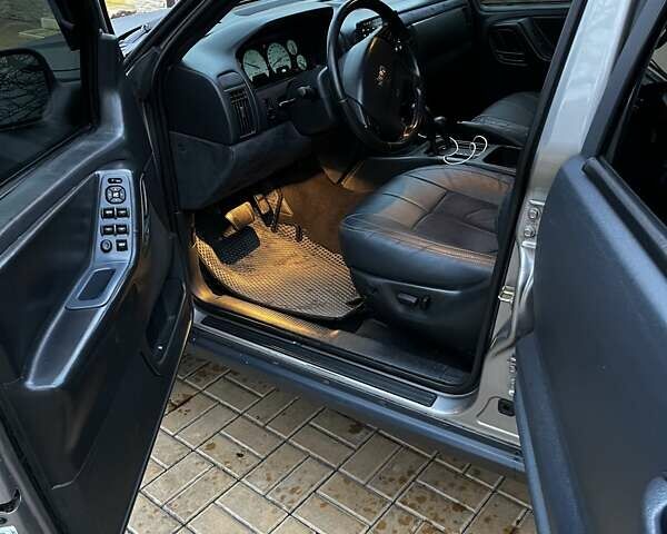 Сірий Джип Grand Cherokee, об'ємом двигуна 2.69 л та пробігом 359 тис. км за 11000 $, фото 16 на Automoto.ua