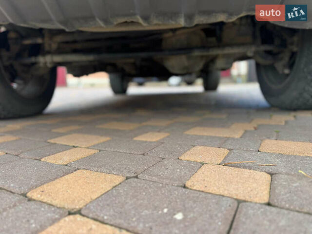 Джип Гранд Чероки 2002 в Сторожинце на Automoto.ua Серый Джип Гранд Чероки, объемом двигателя 2.69 л и пробегом 248 тыс. км за 8990 $, фото 12 на Automoto.ua