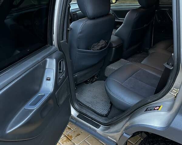 Сірий Джип Grand Cherokee, об'ємом двигуна 2.69 л та пробігом 359 тис. км за 11000 $, фото 14 на Automoto.ua