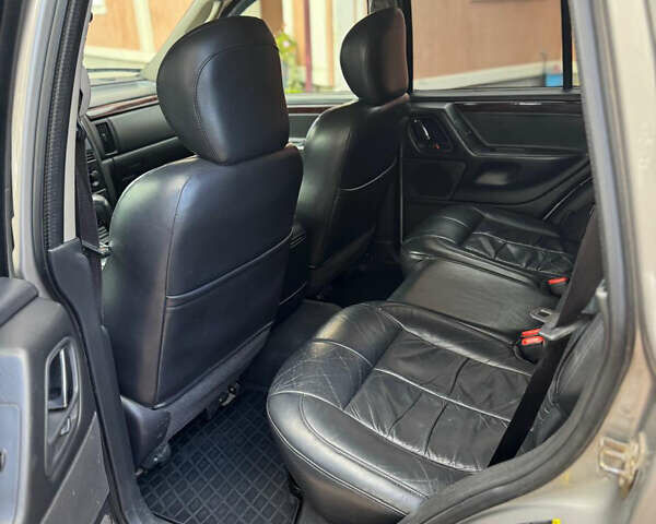 Джип Гранд Чероки 2002 в Сторожинце на Automoto.ua Серый Джип Гранд Чероки, объемом двигателя 2.69 л и пробегом 248 тыс. км за 8990 $, фото 16 на Automoto.ua