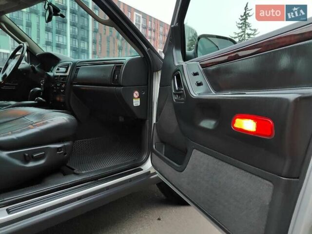 Сірий Джип Grand Cherokee, об'ємом двигуна 2.7 л та пробігом 387 тис. км за 6990 $, фото 38 на Automoto.ua