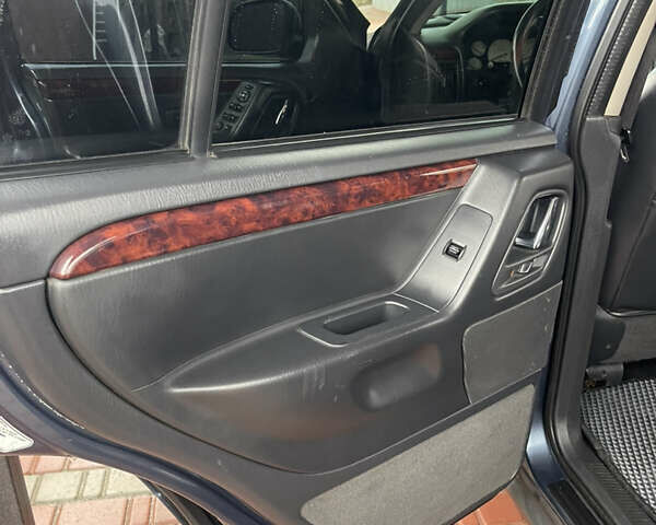 Серый Джип Гранд Чероки, объемом двигателя 2.7 л и пробегом 231 тыс. км за 9500 $, фото 2 на Automoto.ua