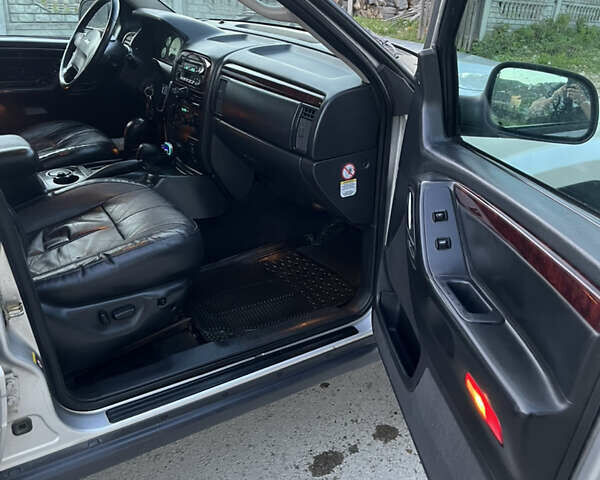 Сірий Джип Grand Cherokee, об'ємом двигуна 2.69 л та пробігом 250 тис. км за 9700 $, фото 14 на Automoto.ua