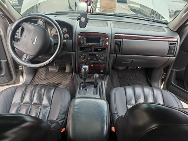 Сірий Джип Grand Cherokee, об'ємом двигуна 0 л та пробігом 300 тис. км за 3000 $, фото 4 на Automoto.ua