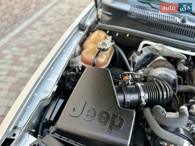 Серый Джип Гранд Чероки, объемом двигателя 2.69 л и пробегом 265 тыс. км за 9700 $, фото 20 на Automoto.ua