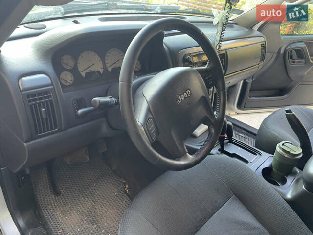 Серый Джип Гранд Чероки, объемом двигателя 2.7 л и пробегом 250 тыс. км за 5000 $, фото 4 на Automoto.ua