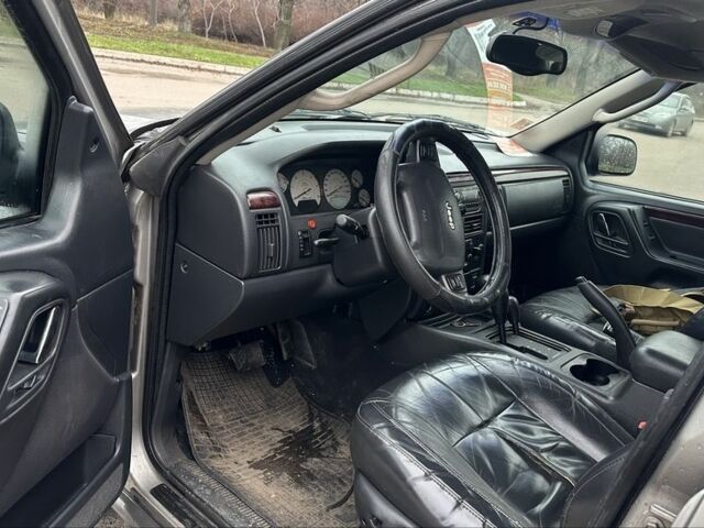 Серый Джип Гранд Чероки, объемом двигателя 0 л и пробегом 320 тыс. км за 4500 $, фото 5 на Automoto.ua