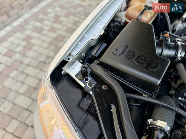 Серый Джип Гранд Чероки, объемом двигателя 2.69 л и пробегом 265 тыс. км за 9700 $, фото 22 на Automoto.ua