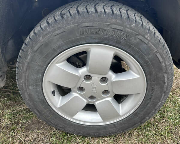 Сірий Джип Grand Cherokee, об'ємом двигуна 2.69 л та пробігом 331 тис. км за 9200 $, фото 16 на Automoto.ua