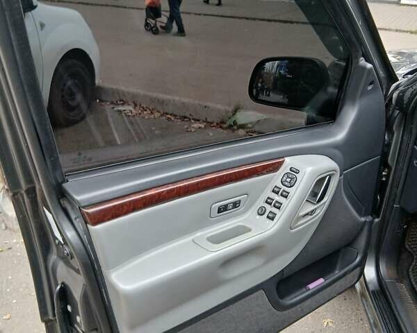 Серый Джип Гранд Чероки, объемом двигателя 2.69 л и пробегом 290 тыс. км за 7500 $, фото 1 на Automoto.ua