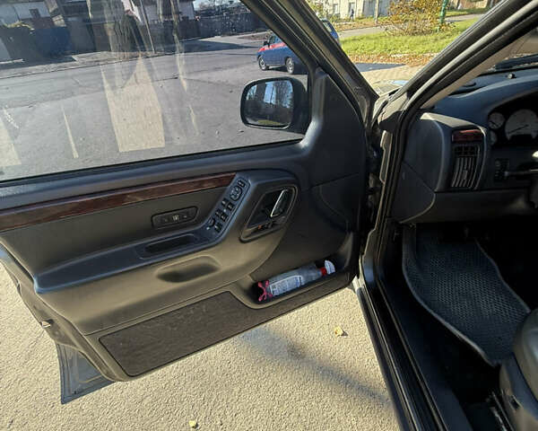 Джип Гранд Чероки 2004 в Каменце-Подольском на Automoto.ua Серый Джип Гранд Чероки, объемом двигателя 2.69 л и пробегом 440 тыс. км за 8300 $, фото 13 на Automoto.ua