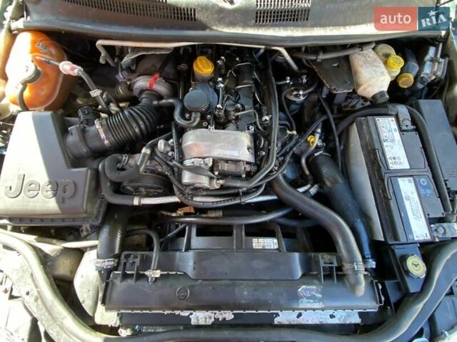 Серый Джип Гранд Чероки, объемом двигателя 2.69 л и пробегом 295 тыс. км за 8200 $, фото 16 на Automoto.ua