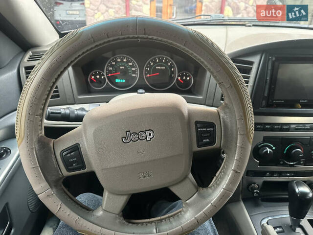 Серый Джип Гранд Чероки, объемом двигателя 4.7 л и пробегом 190 тыс. км за 8777 $, фото 14 на Automoto.ua