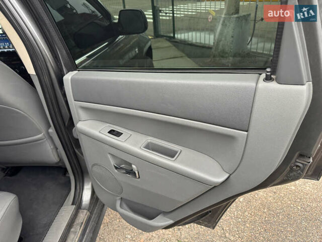 Сірий Джип Grand Cherokee, об'ємом двигуна 2.99 л та пробігом 402 тис. км за 9990 $, фото 28 на Automoto.ua