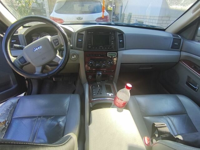 Сірий Джип Grand Cherokee, об'ємом двигуна 3 л та пробігом 300 тис. км за 5800 $, фото 2 на Automoto.ua