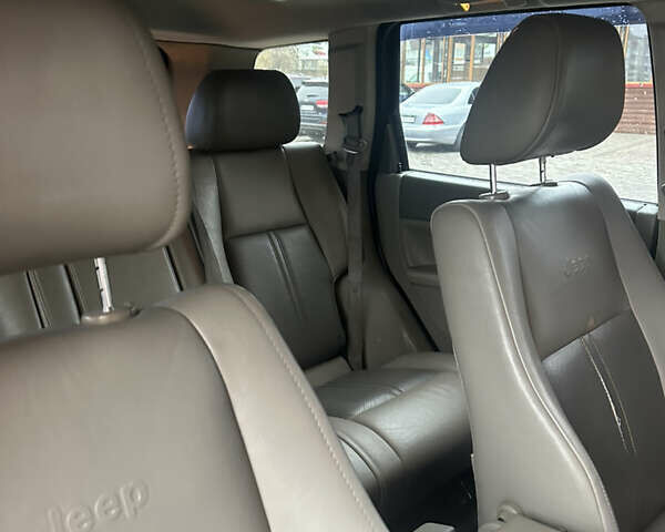 Серый Джип Гранд Чероки, объемом двигателя 4.7 л и пробегом 190 тыс. км за 8777 $, фото 7 на Automoto.ua
