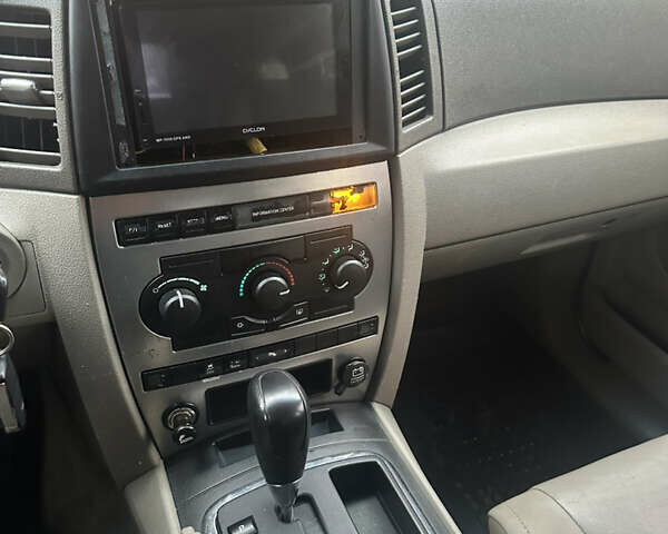 Серый Джип Гранд Чероки, объемом двигателя 4.7 л и пробегом 190 тыс. км за 8777 $, фото 13 на Automoto.ua