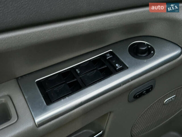 Серый Джип Гранд Чероки, объемом двигателя 3.7 л и пробегом 268 тыс. км за 6600 $, фото 26 на Automoto.ua