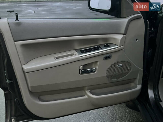 Серый Джип Гранд Чероки, объемом двигателя 3.7 л и пробегом 268 тыс. км за 6600 $, фото 24 на Automoto.ua