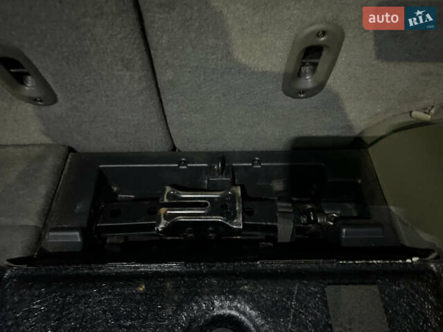 Серый Джип Гранд Чероки, объемом двигателя 3.7 л и пробегом 268 тыс. км за 6600 $, фото 45 на Automoto.ua