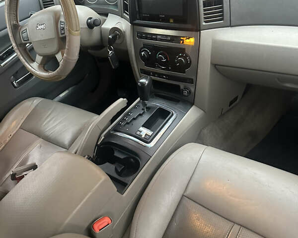 Серый Джип Гранд Чероки, объемом двигателя 4.7 л и пробегом 190 тыс. км за 8777 $, фото 9 на Automoto.ua