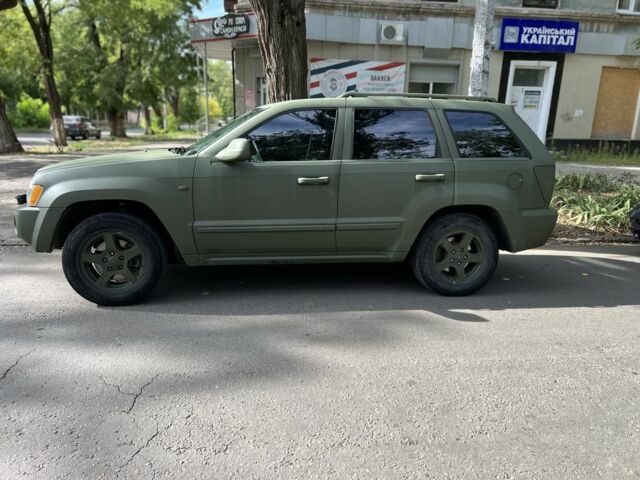 Джип Grand Cherokee 2005 у Краматорске на Automoto.ua Сірий Джип Grand Cherokee, об'ємом двигуна 3 л та пробігом 348 тис. км за 7500 $, фото 3 на Automoto.ua