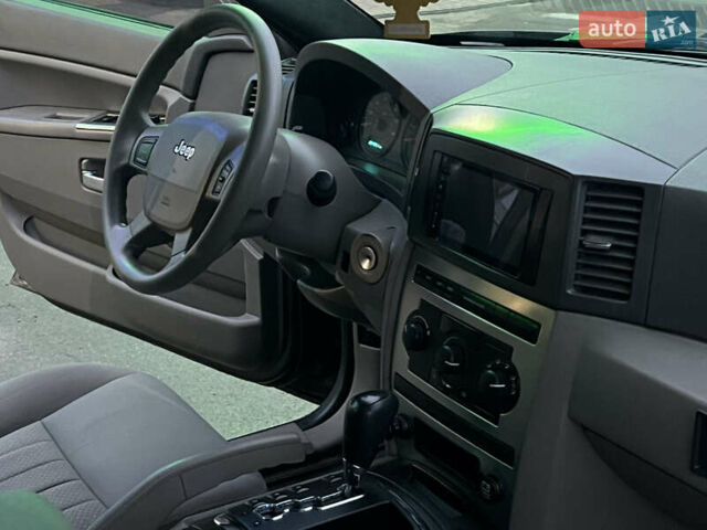 Серый Джип Гранд Чероки, объемом двигателя 3.7 л и пробегом 268 тыс. км за 6600 $, фото 38 на Automoto.ua