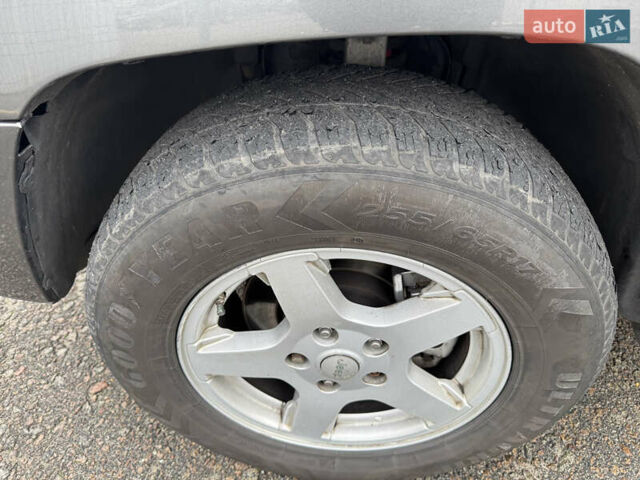 Сірий Джип Grand Cherokee, об'ємом двигуна 2.99 л та пробігом 402 тис. км за 9990 $, фото 12 на Automoto.ua
