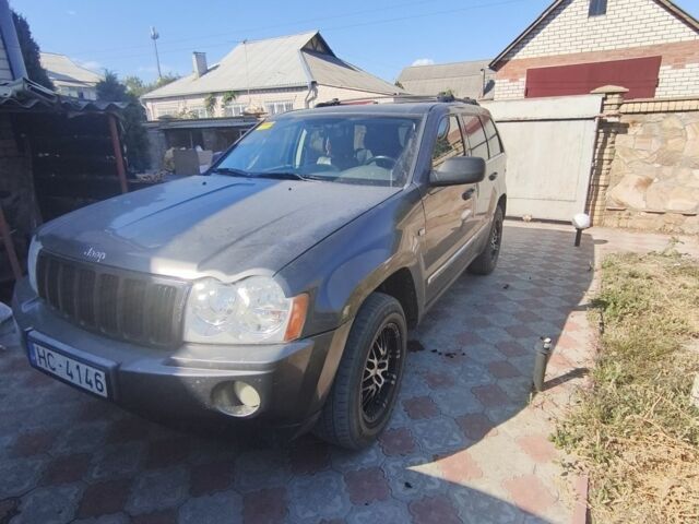 Сірий Джип Grand Cherokee, об'ємом двигуна 3 л та пробігом 300 тис. км за 5800 $, фото 1 на Automoto.ua