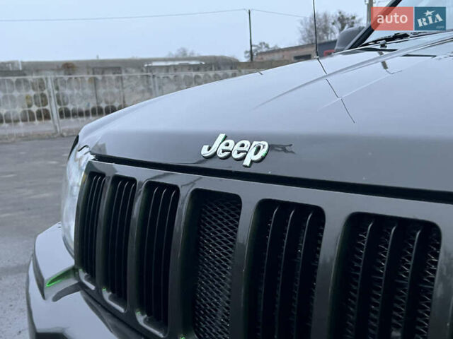 Серый Джип Гранд Чероки, объемом двигателя 3.7 л и пробегом 268 тыс. км за 6600 $, фото 16 на Automoto.ua