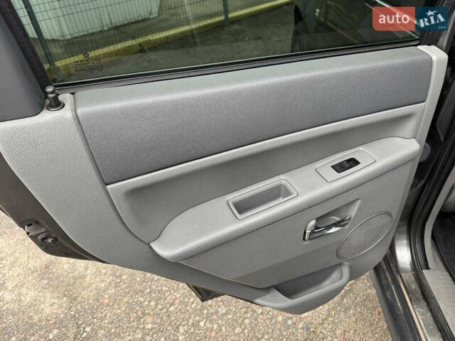 Сірий Джип Grand Cherokee, об'ємом двигуна 2.99 л та пробігом 402 тис. км за 9990 $, фото 23 на Automoto.ua