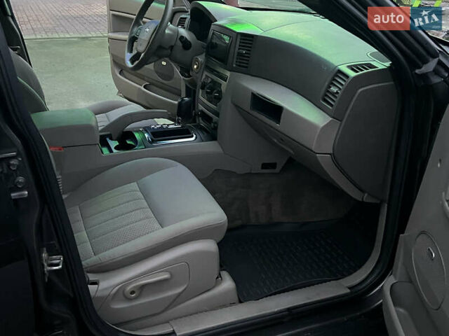 Серый Джип Гранд Чероки, объемом двигателя 3.7 л и пробегом 268 тыс. км за 6600 $, фото 36 на Automoto.ua