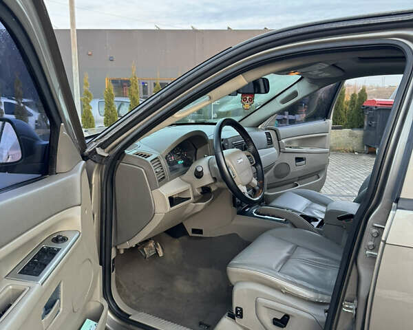 Сірий Джип Grand Cherokee, об'ємом двигуна 2.99 л та пробігом 195 тис. км за 10500 $, фото 8 на Automoto.ua