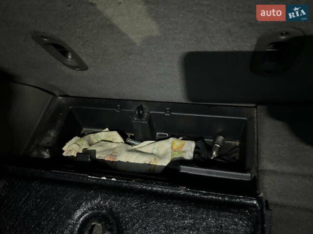 Серый Джип Гранд Чероки, объемом двигателя 3.7 л и пробегом 268 тыс. км за 6600 $, фото 44 на Automoto.ua