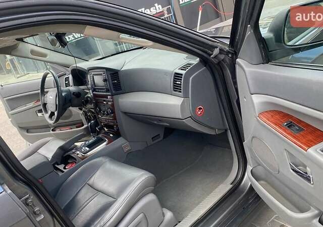 Сірий Джип Grand Cherokee, об'ємом двигуна 2.99 л та пробігом 315 тис. км за 10500 $, фото 3 на Automoto.ua