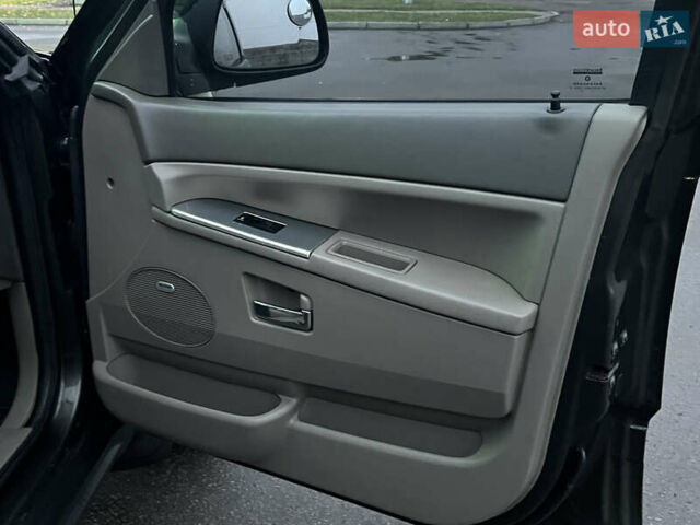 Серый Джип Гранд Чероки, объемом двигателя 3.7 л и пробегом 268 тыс. км за 6600 $, фото 35 на Automoto.ua