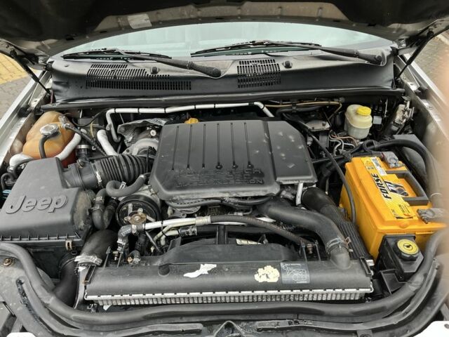 Сірий Джип Grand Cherokee, об'ємом двигуна 2.7 л та пробігом 355 тис. км за 5350 $, фото 10 на Automoto.ua