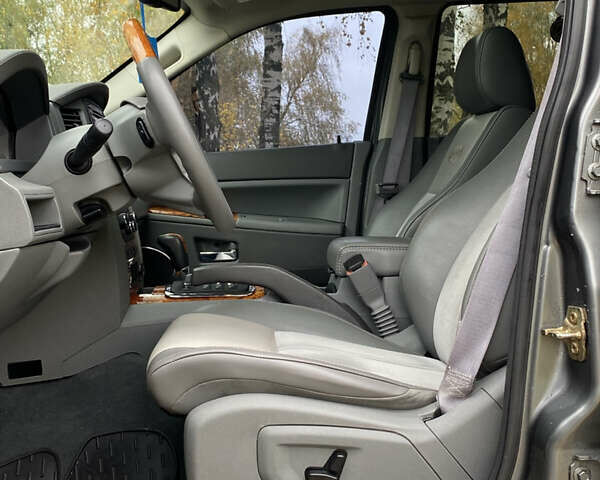 Джип Grand Cherokee 2006 у Житомирі на Automoto.ua Сірий Джип Grand Cherokee, об'ємом двигуна 3 л та пробігом 243 тис. км за 9999 $, фото 28 на Automoto.ua