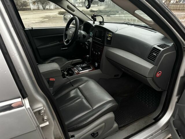 Серый Джип Гранд Чероки, объемом двигателя 3 л и пробегом 530 тыс. км за 5400 $, фото 4 на Automoto.ua